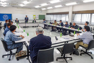 あいさつする大竹支部長
