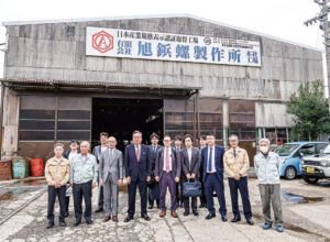 旭鋲螺製作所にて記念撮影