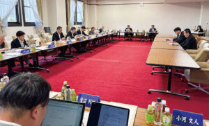 要望書提出の会議風景