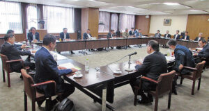 通常総会の議案を承認