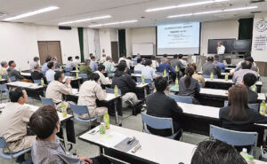 組合員企業の管理技術者ら約50人が参加