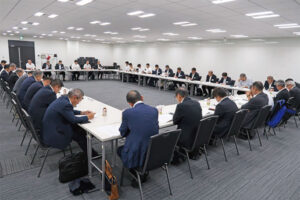 総勢40人余りが参加した意見交換会