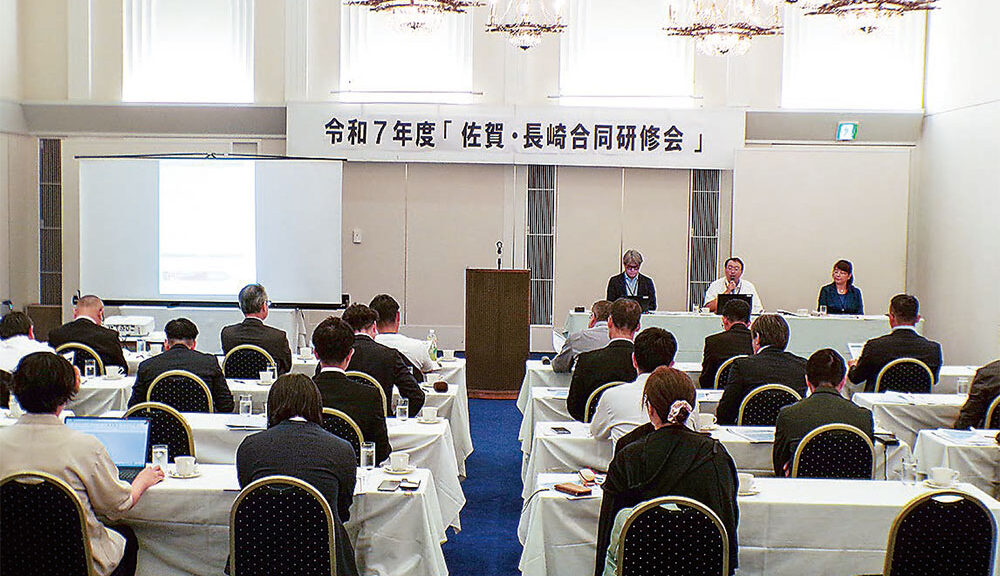 補助金や税制について解説を聞く