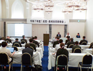 補助金や税制について解説を聞く