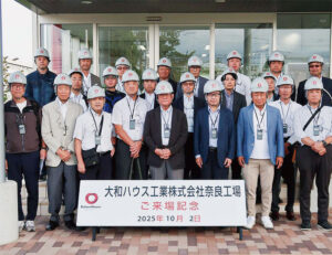 大和ハウス工業奈良工場で記念撮影