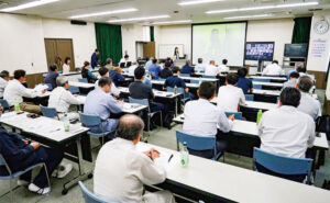 オンライン併用で計44社56人が受講