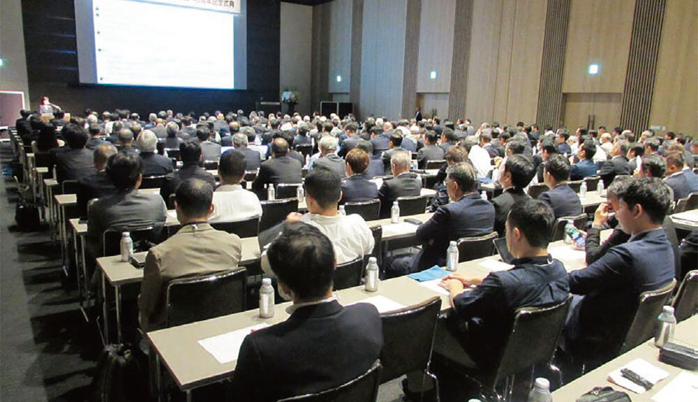 約380人が出席した記念式典