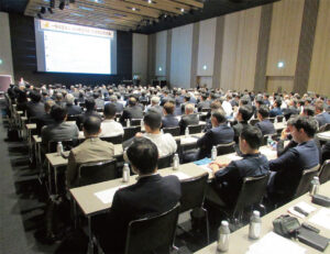 約380人が出席した記念式典