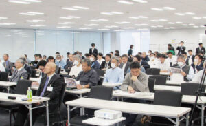 構成員・関連団体ら約100人が参集