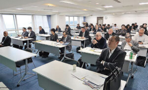 関係者ら約50人が参集