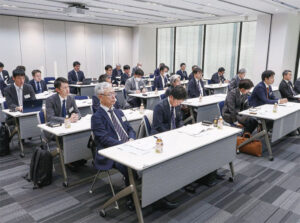 賛助会員30人余りが参集