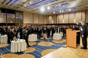 業界関係者約430人で新年の門出を盛大に祝う