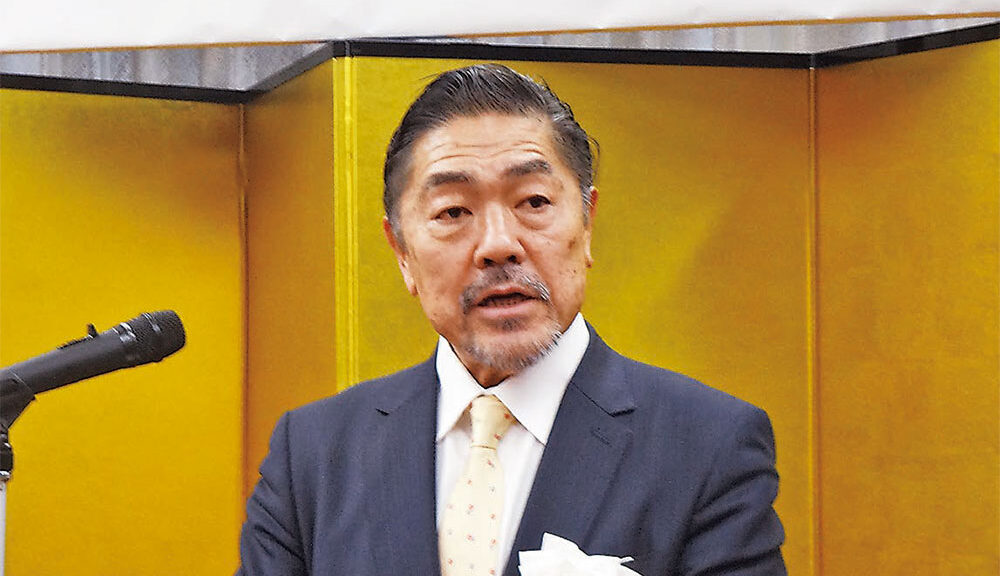 あいさつする永井会長