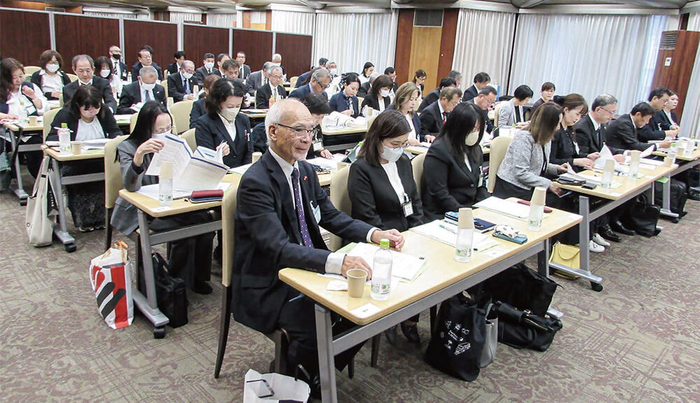 全国の事務局長と活発に意見を交換