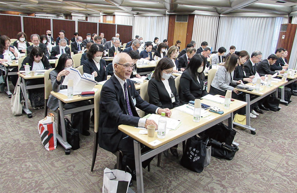 全国の事務局長と活発に意見を交換