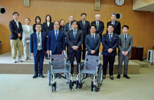 式典には来賓として寄贈先施設の担当者も出席