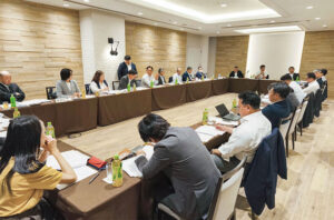 事業計画について協議