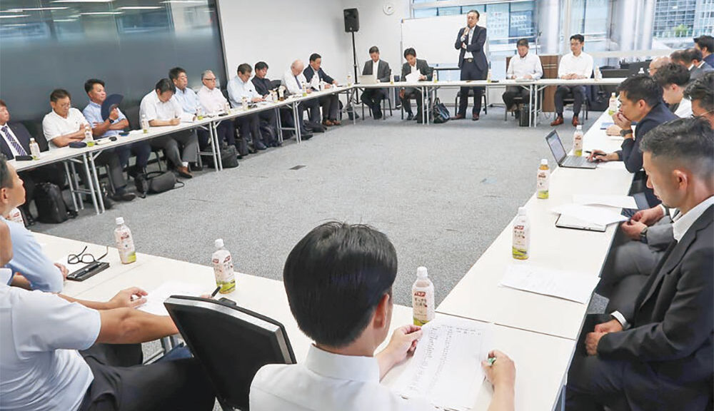 会員約30社が近況について情報交換