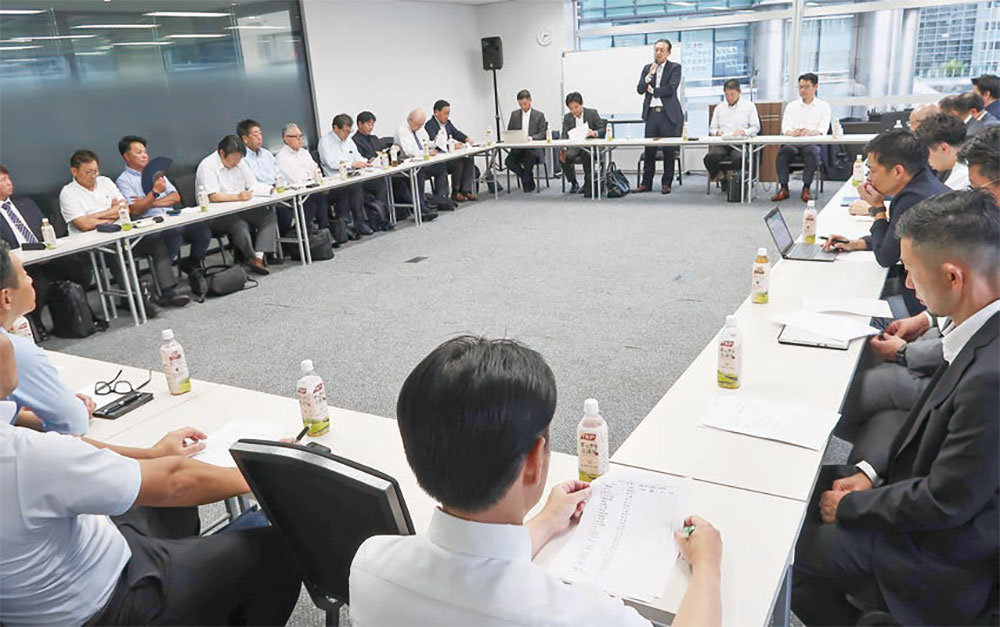 会員約30社が近況について情報交換