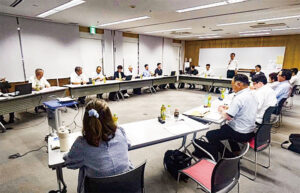 各委員会の事業活動を協議