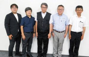 （左から）坂本幸一理事長（岡山県鉄構工業会）、森田浩理事長（鳥取県鉄構工業会）、益田支部長、山本理事長、藤井実理事長（島根県鐵構工業会）