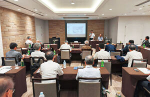 BIM活用事例等の講演を聴く参加者