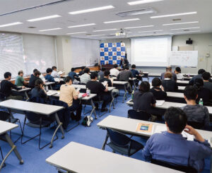 管理技術者11人、溶接技能者17人の計28人が受講した講習会