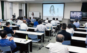 会場参加とオンライン視聴で計54人が参加